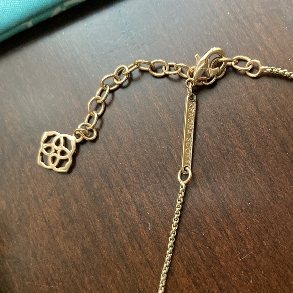 EUC Kendra Scott Rose Gold necklace w/box & bag worn 1 or 2 times - Picture 4 of 10